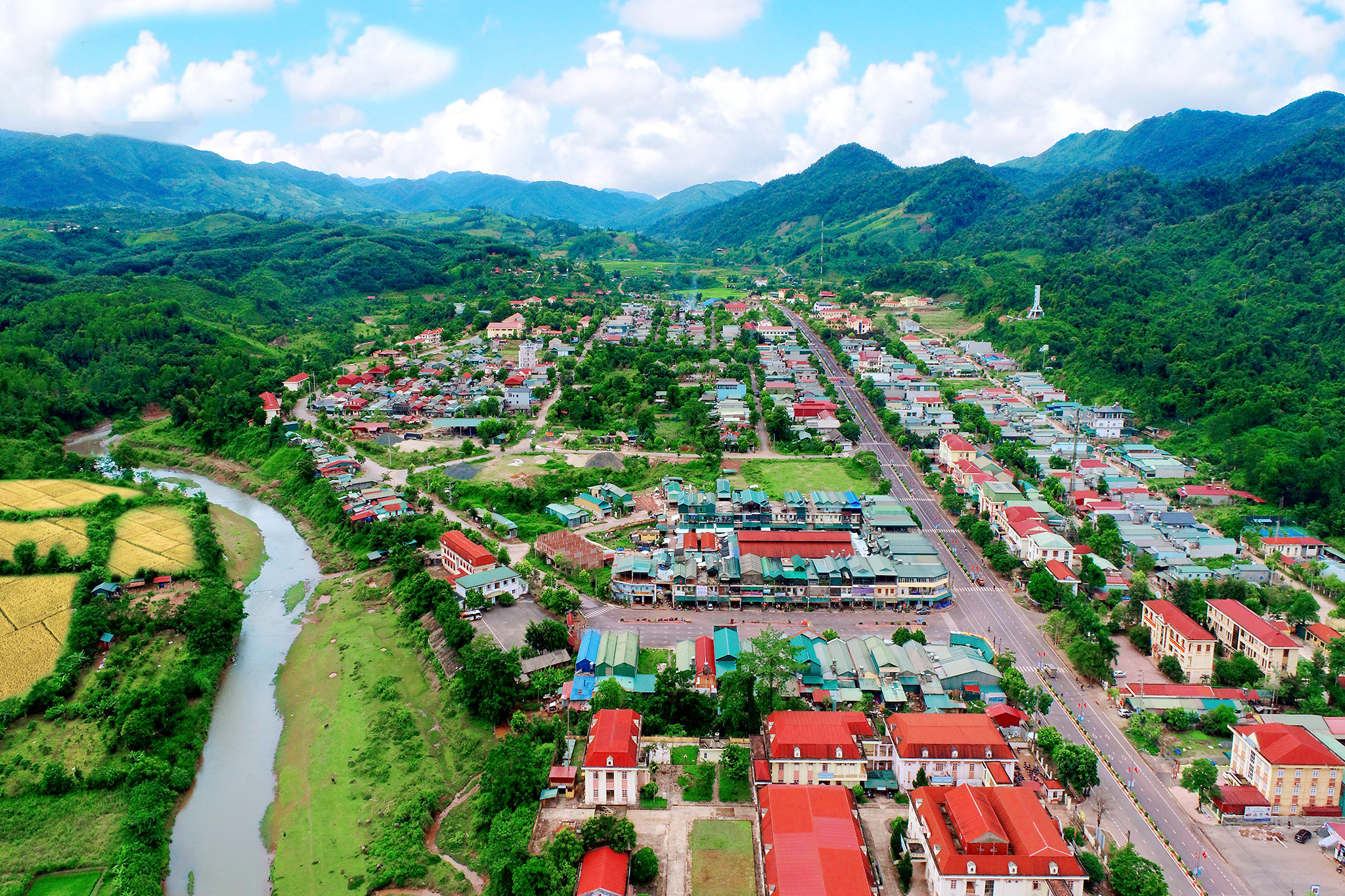 Trung tâm huyện Mường Nhé (2023)